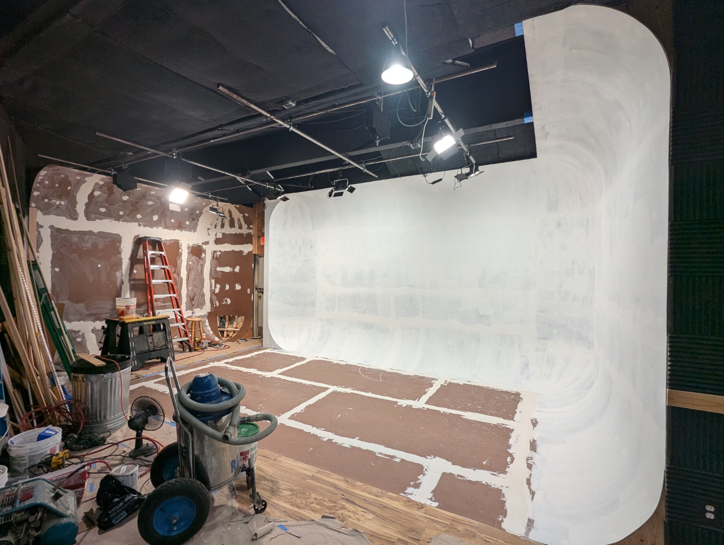 cyclorama build construction